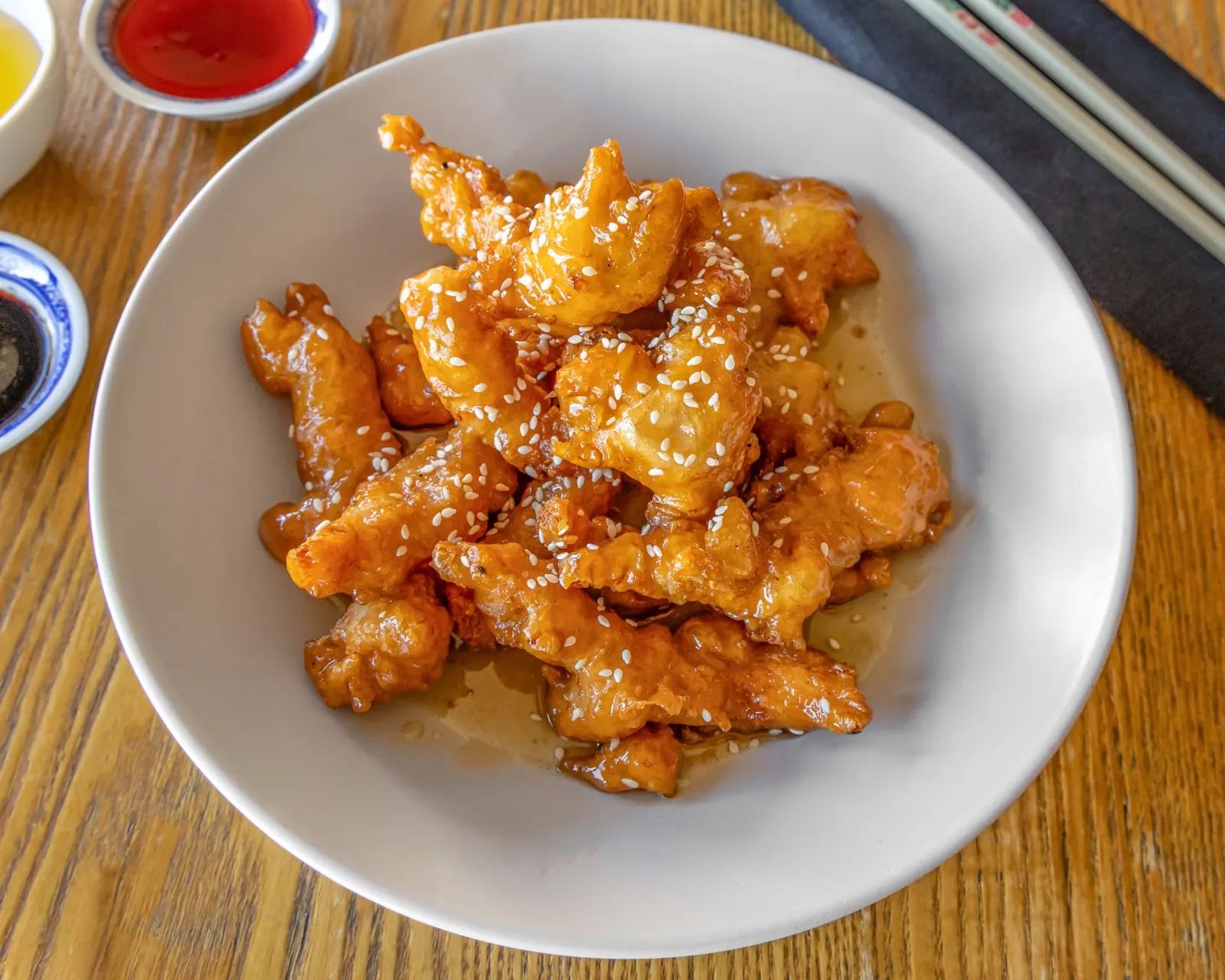 Honey chicken with sesame seeds