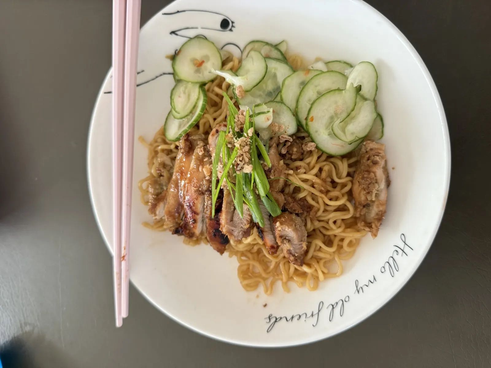 Noodles with grilled chicken and cucumber